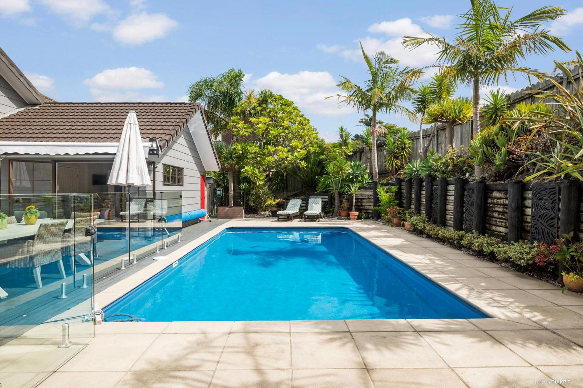 Villa With Pool In Browns Bay โอ๊คแลนด์ ภายนอก รูปภาพ
