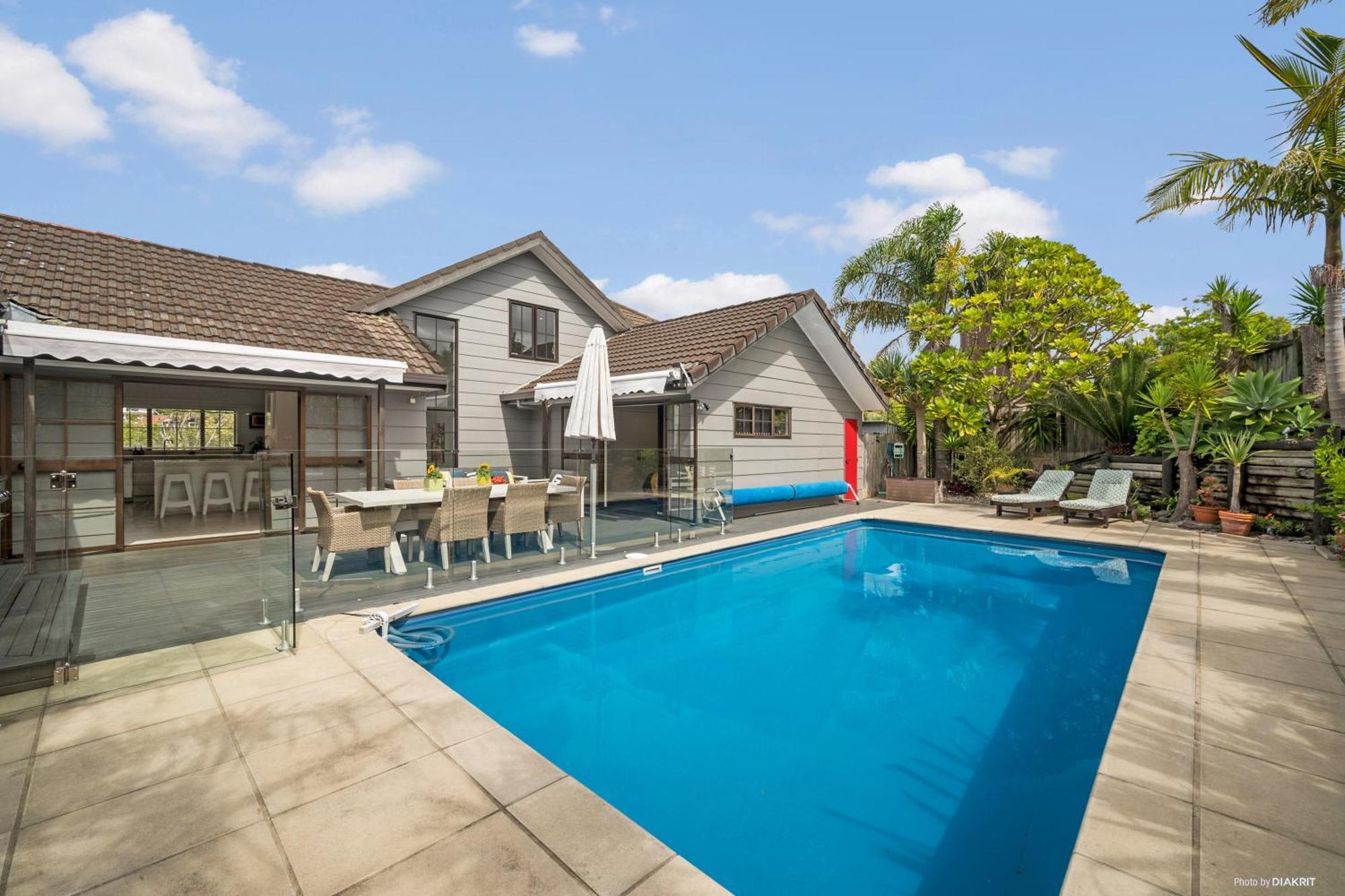 Villa With Pool In Browns Bay โอ๊คแลนด์ ภายนอก รูปภาพ