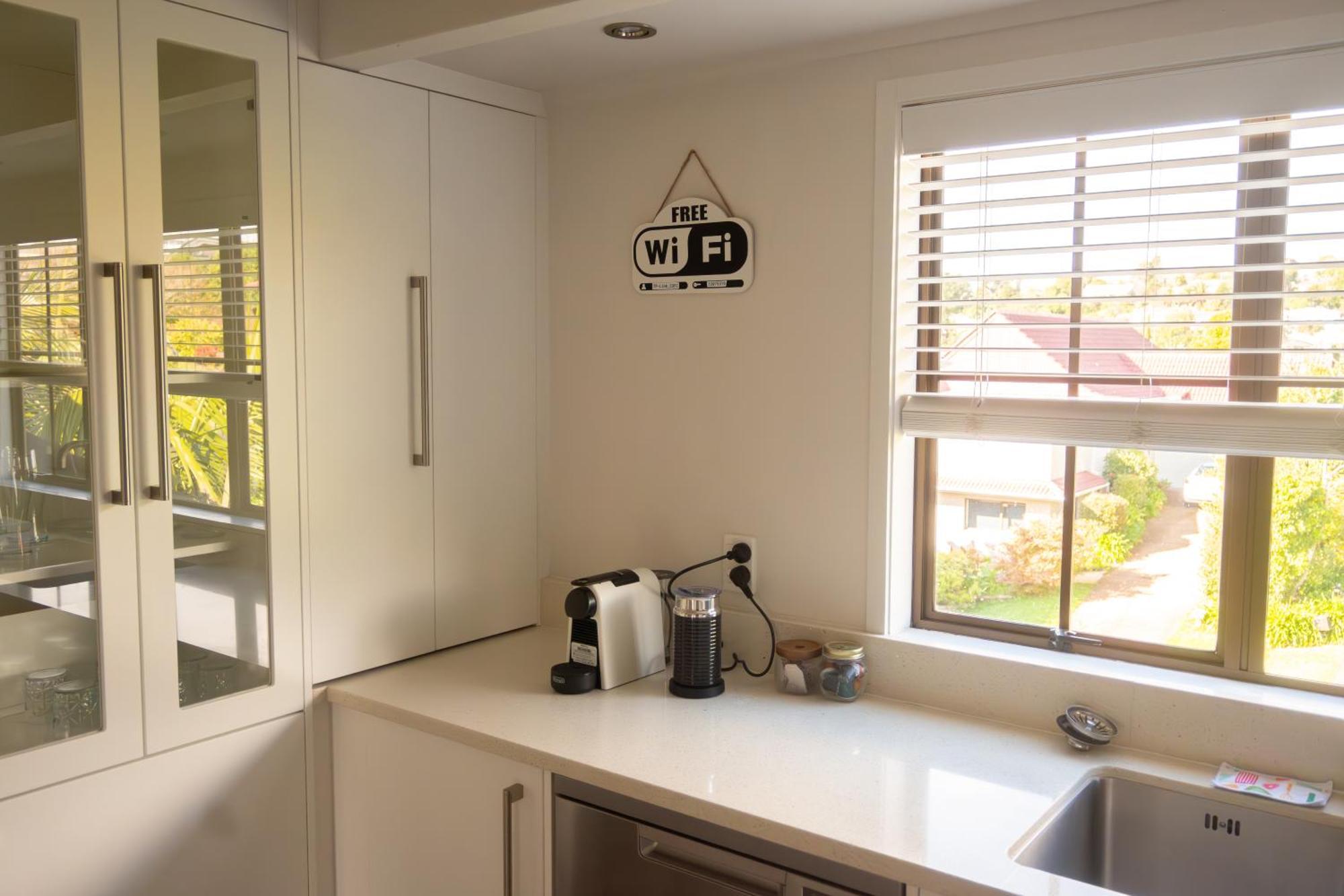 Villa With Pool In Browns Bay โอ๊คแลนด์ ภายนอก รูปภาพ