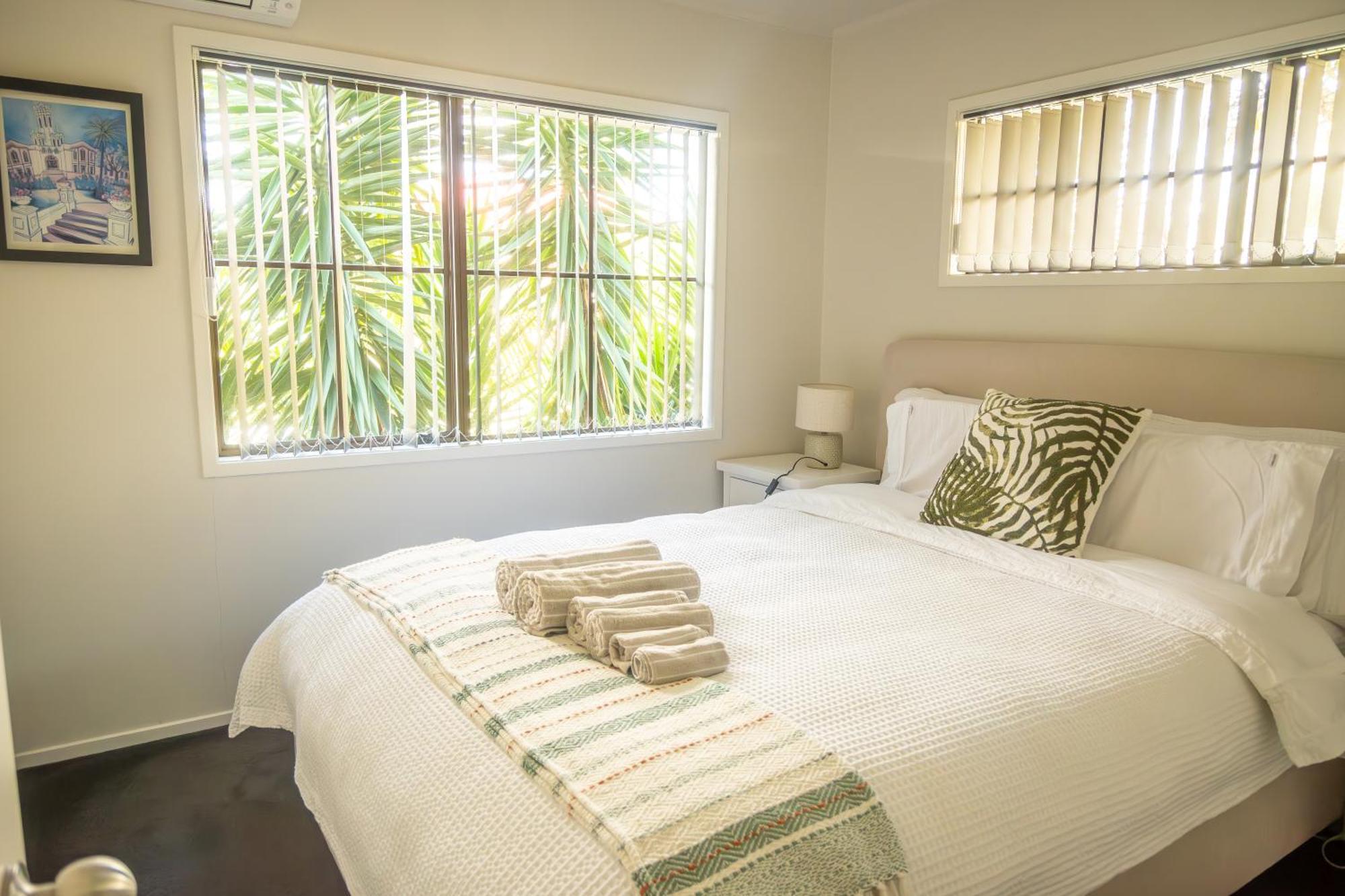 Villa With Pool In Browns Bay โอ๊คแลนด์ ภายนอก รูปภาพ